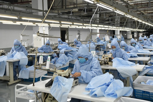 言必信 行必果 初心使命:讓紅豆西服生產線&ldquo;秒改&rdquo;防護服生產線